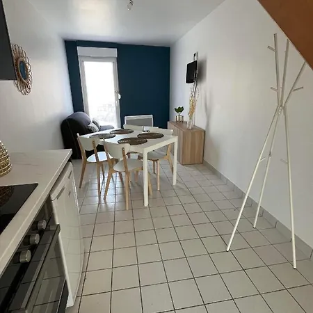 Anselme, F2 Duplex Avec Cour Commune Et Proche De La ,2 Apartment Ver-sur-Mer