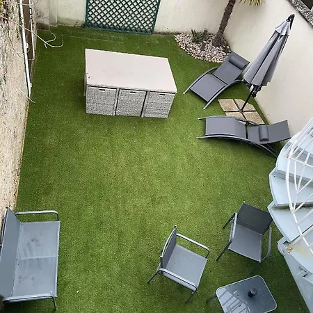 Anselme, F2 Duplex Avec Cour Commune Et Proche De La ,2 *